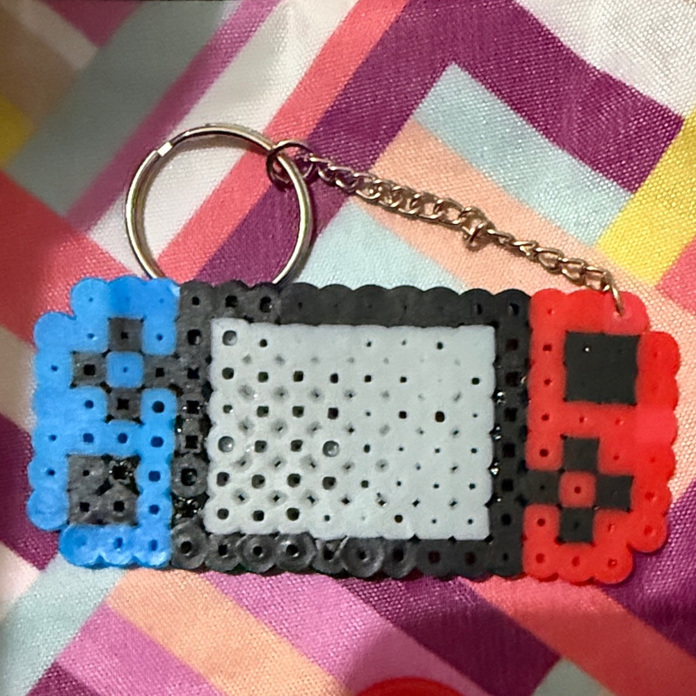 Red & Blue Handcrafted Game Console Keychain - Unbranded - Picture 3 of 7